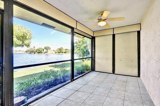 32 Buxton Lane, Boynton Beach, FL 33426