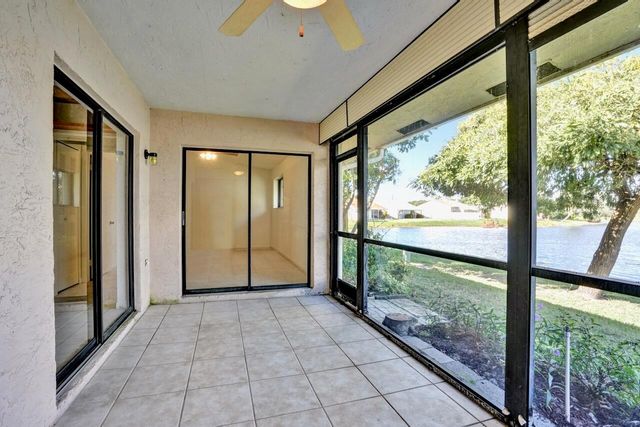 32 Buxton Lane, Boynton Beach, FL 33426