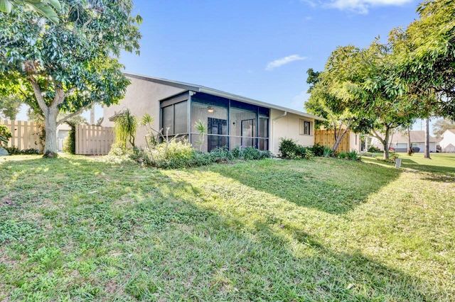 32 Buxton Lane, Boynton Beach, FL 33426