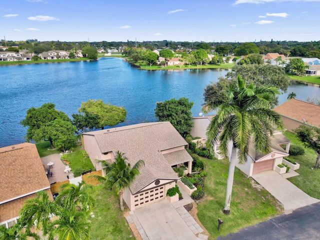 32 Buxton Lane, Boynton Beach, FL 33426