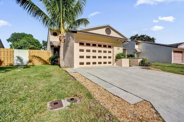 32 Buxton Lane, Boynton Beach, FL 33426
