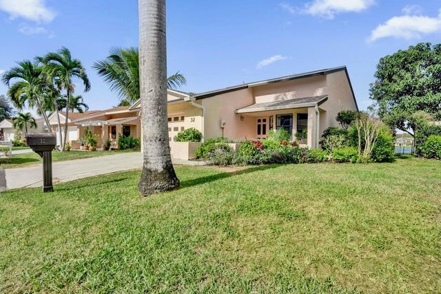 32 Buxton Lane, Boynton Beach, FL 33426