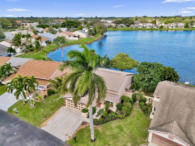 32 Buxton Lane, Boynton Beach, FL 33426