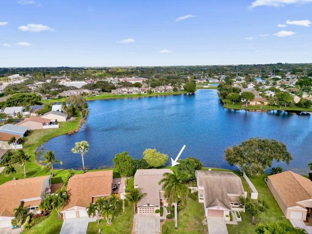 32 Buxton Lane, Boynton Beach, FL 33426