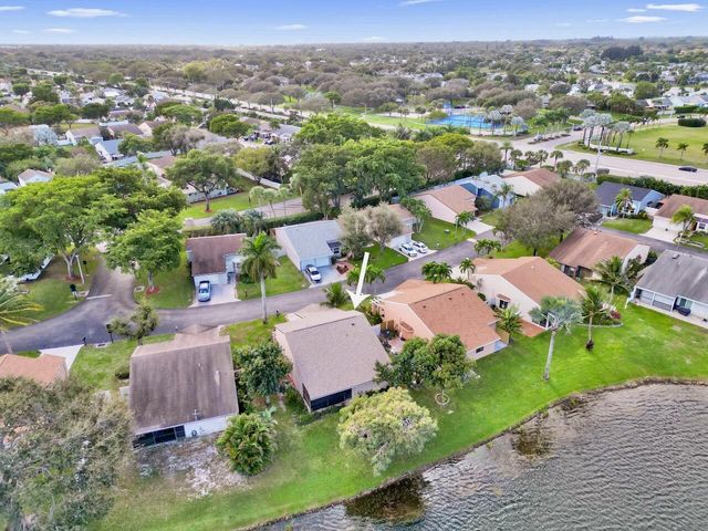 32 Buxton Lane, Boynton Beach, FL 33426