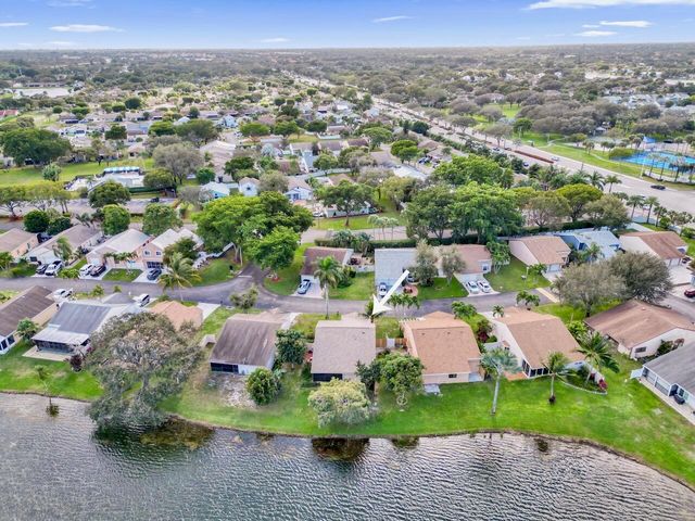 32 Buxton Lane, Boynton Beach, FL 33426