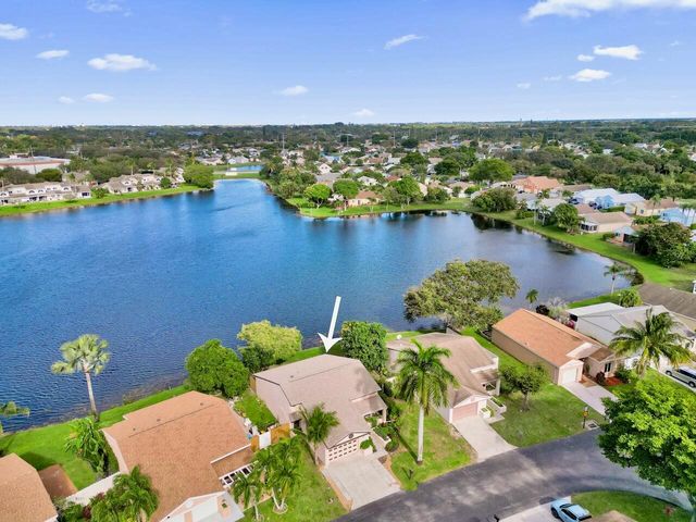 32 Buxton Lane, Boynton Beach, FL 33426