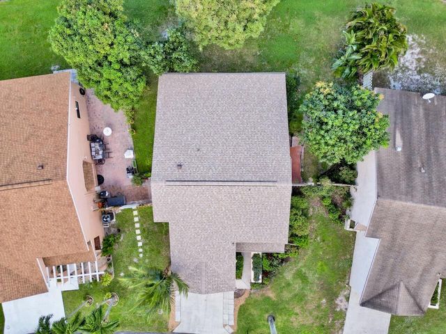 32 Buxton Lane, Boynton Beach, FL 33426