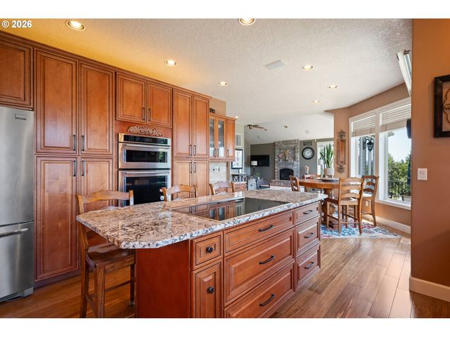 95 BANYON Dr, Kelso, WA 98626