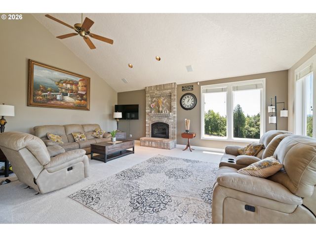 95 BANYON Dr, Kelso, WA 98626