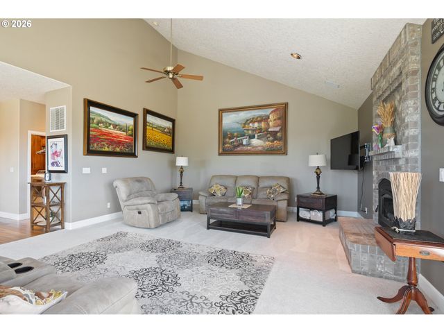 95 BANYON Dr, Kelso, WA 98626