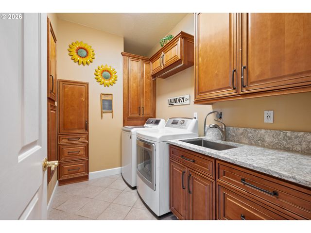95 BANYON Dr, Kelso, WA 98626