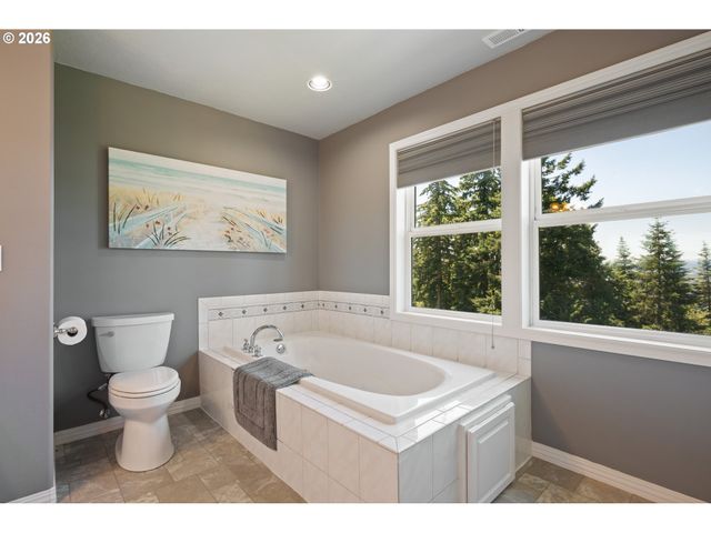 95 BANYON Dr, Kelso, WA 98626