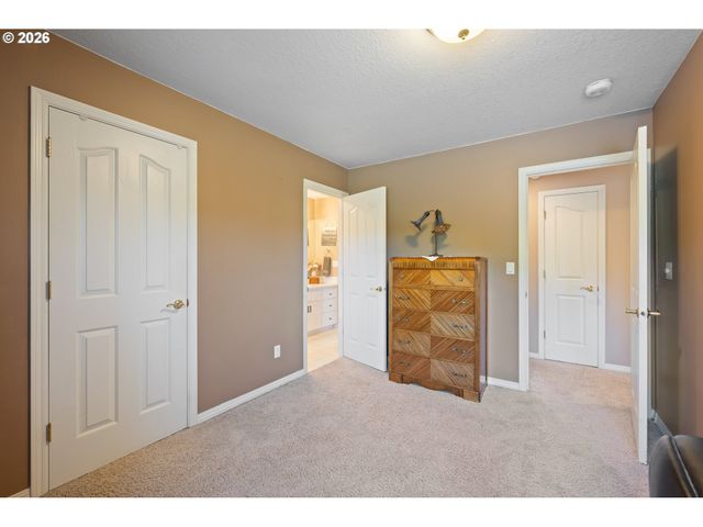 95 BANYON Dr, Kelso, WA 98626