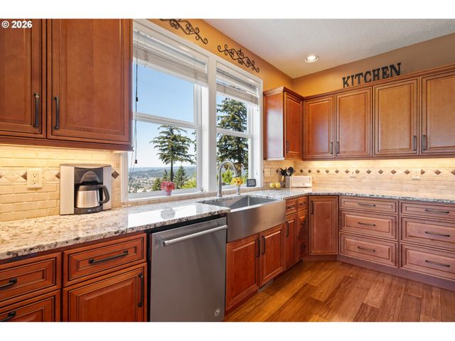 95 BANYON Dr, Kelso, WA 98626