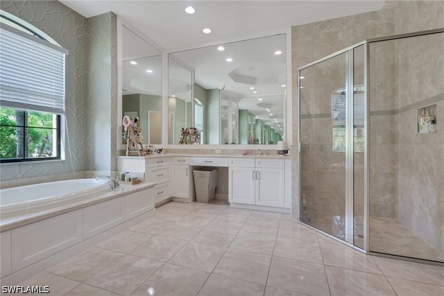 3323 Atlantic CIR, Naples, FL 34119