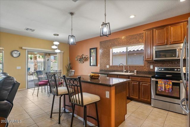 658 W SILVER REEF Court, Casa Grande, AZ 85122
