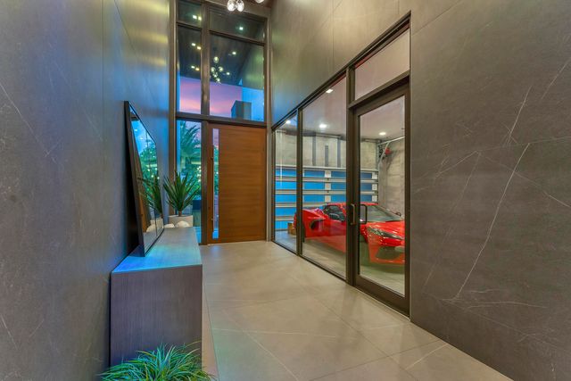 2401 NE 13th Street, Fort Lauderdale, FL 33304