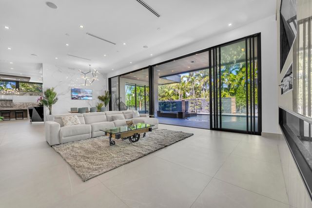2401 NE 13th Street, Fort Lauderdale, FL 33304