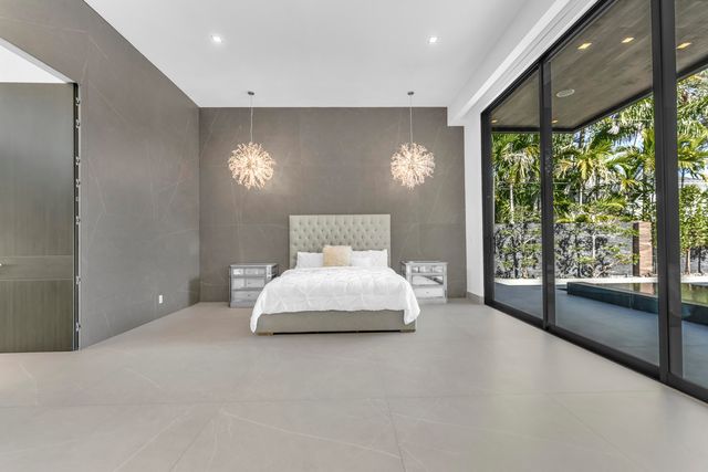 2401 NE 13th Street, Fort Lauderdale, FL 33304