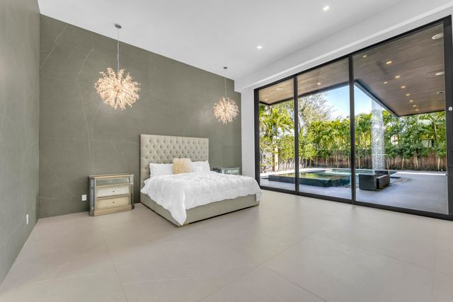 2401 NE 13th Street, Fort Lauderdale, FL 33304