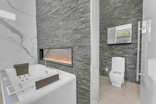 2401 NE 13th Street, Fort Lauderdale, FL 33304