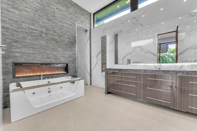 2401 NE 13th Street, Fort Lauderdale, FL 33304