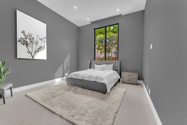 2401 NE 13th Street, Fort Lauderdale, FL 33304