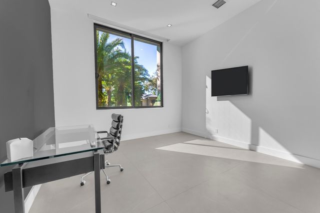 2401 NE 13th Street, Fort Lauderdale, FL 33304