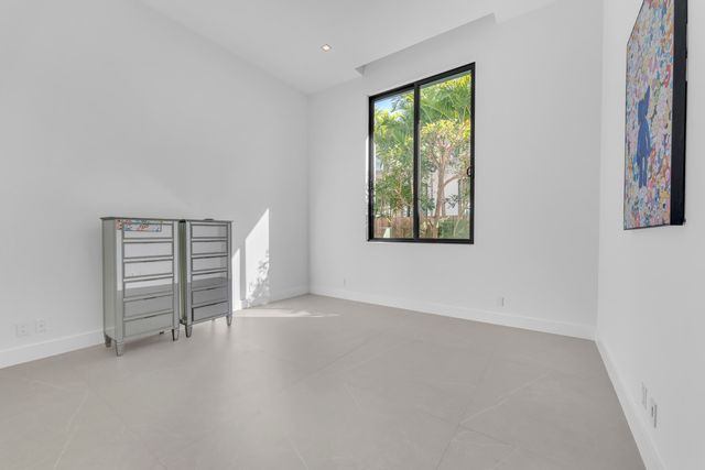 2401 NE 13th Street, Fort Lauderdale, FL 33304
