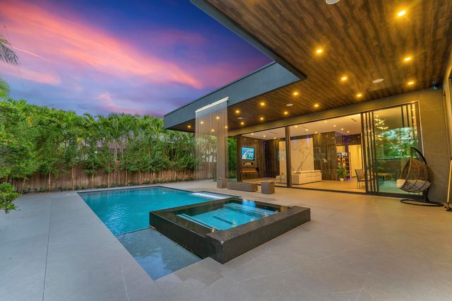 2401 NE 13th Street, Fort Lauderdale, FL 33304