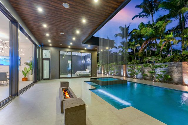 2401 NE 13th Street, Fort Lauderdale, FL 33304