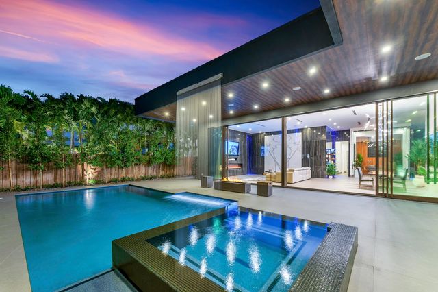 2401 NE 13th Street, Fort Lauderdale, FL 33304