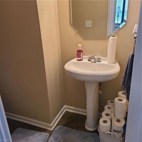 895 Jennifer Lane, High Point, NC 27265