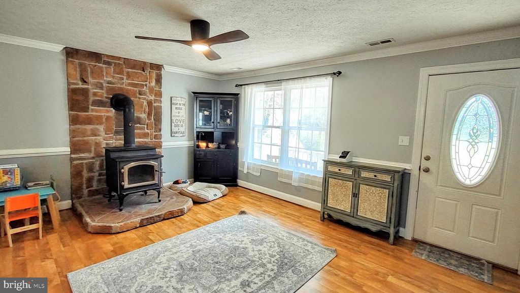 Image 17 of property listing at 43430 BROWNS LN, Leonardtown, MD 20650