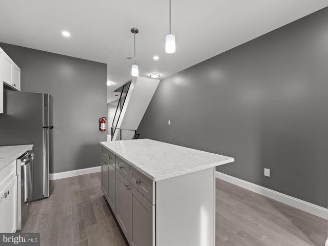 850 WOODLAND AVE, Camden, NJ 08104