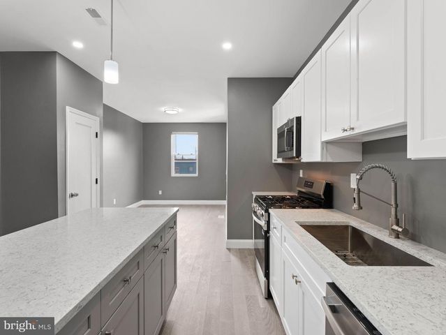 850 WOODLAND AVE, Camden, NJ 08104