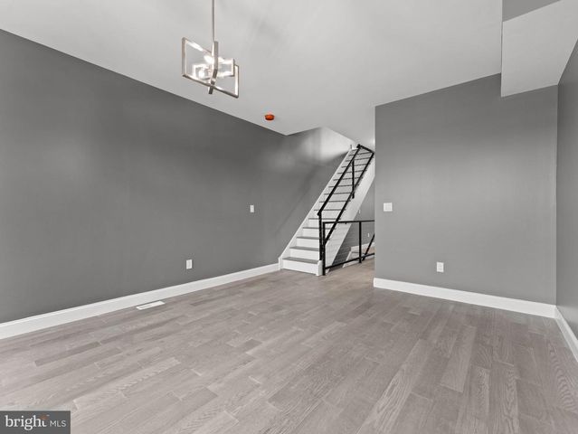 850 WOODLAND AVE, Camden, NJ 08104