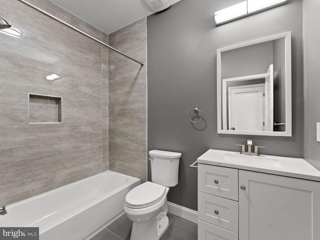 850 WOODLAND AVE, Camden, NJ 08104