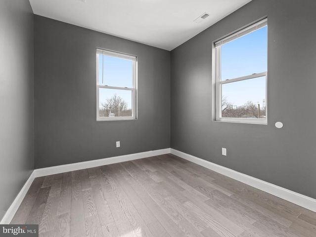 850 WOODLAND AVE, Camden, NJ 08104