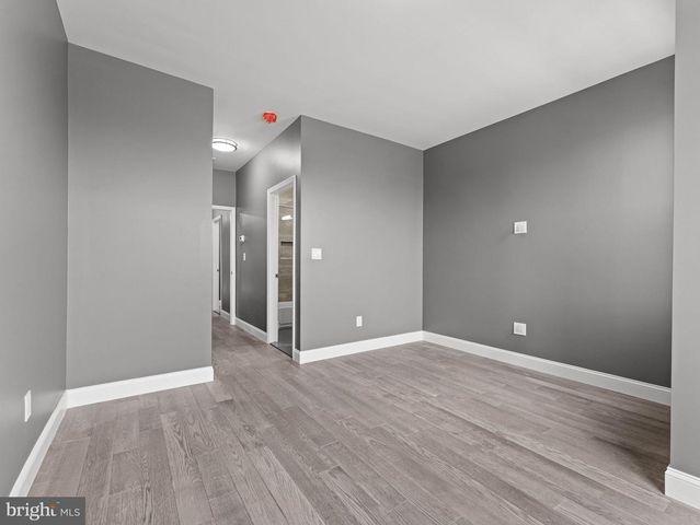 850 WOODLAND AVE, Camden, NJ 08104