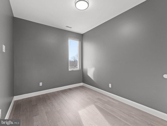 850 WOODLAND AVE, Camden, NJ 08104