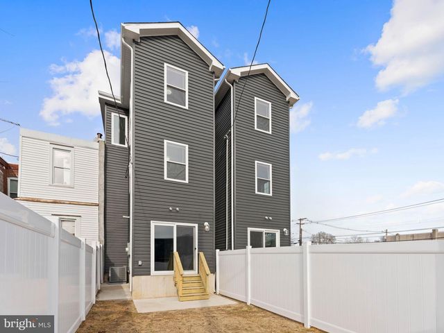 850 WOODLAND AVE, Camden, NJ 08104