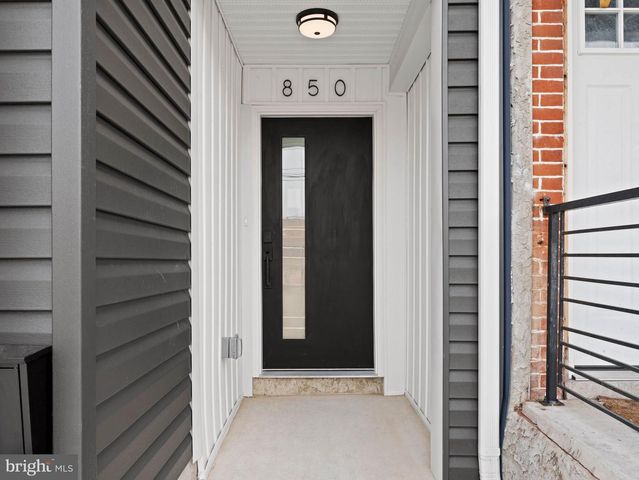 850 WOODLAND AVE, Camden, NJ 08104