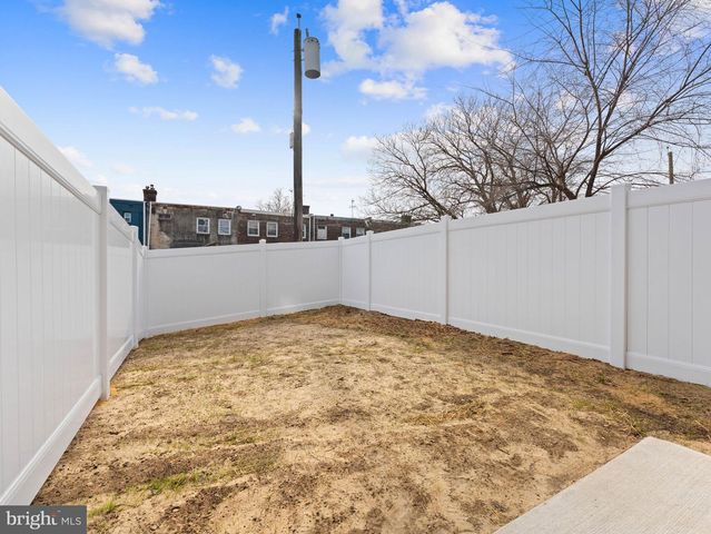 850 WOODLAND AVE, Camden, NJ 08104