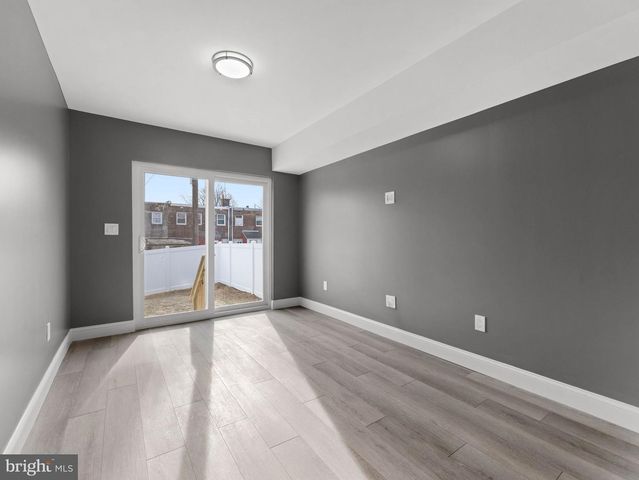 850 WOODLAND AVE, Camden, NJ 08104