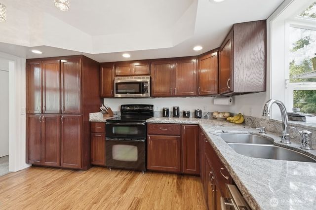 33205 30th Avenue SW, Federal Way, WA 98023