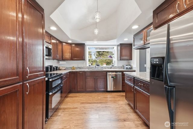 33205 30th Avenue SW, Federal Way, WA 98023