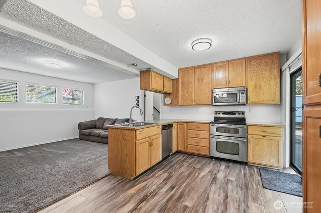 33205 30th Avenue SW, Federal Way, WA 98023