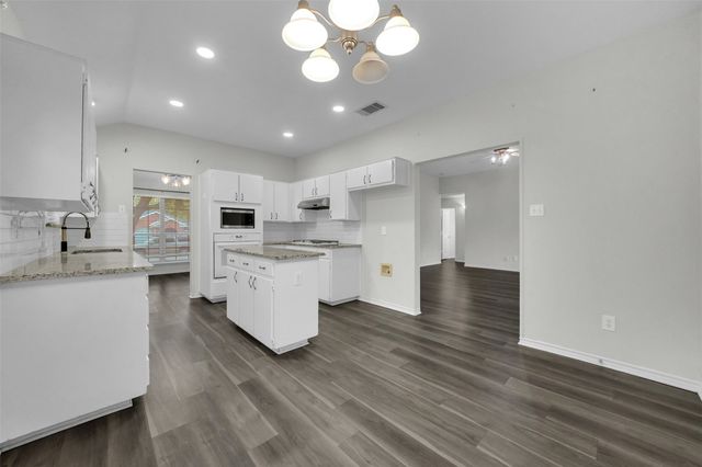 1021 Mark Twain Drive, Allen, TX 75002